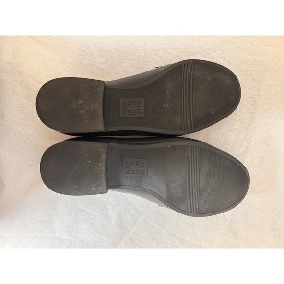 Natrualizer Loafer Low Heal Black Leather Gold Tone Chain Accent Slip On 6.5 - Picture 7 of 10